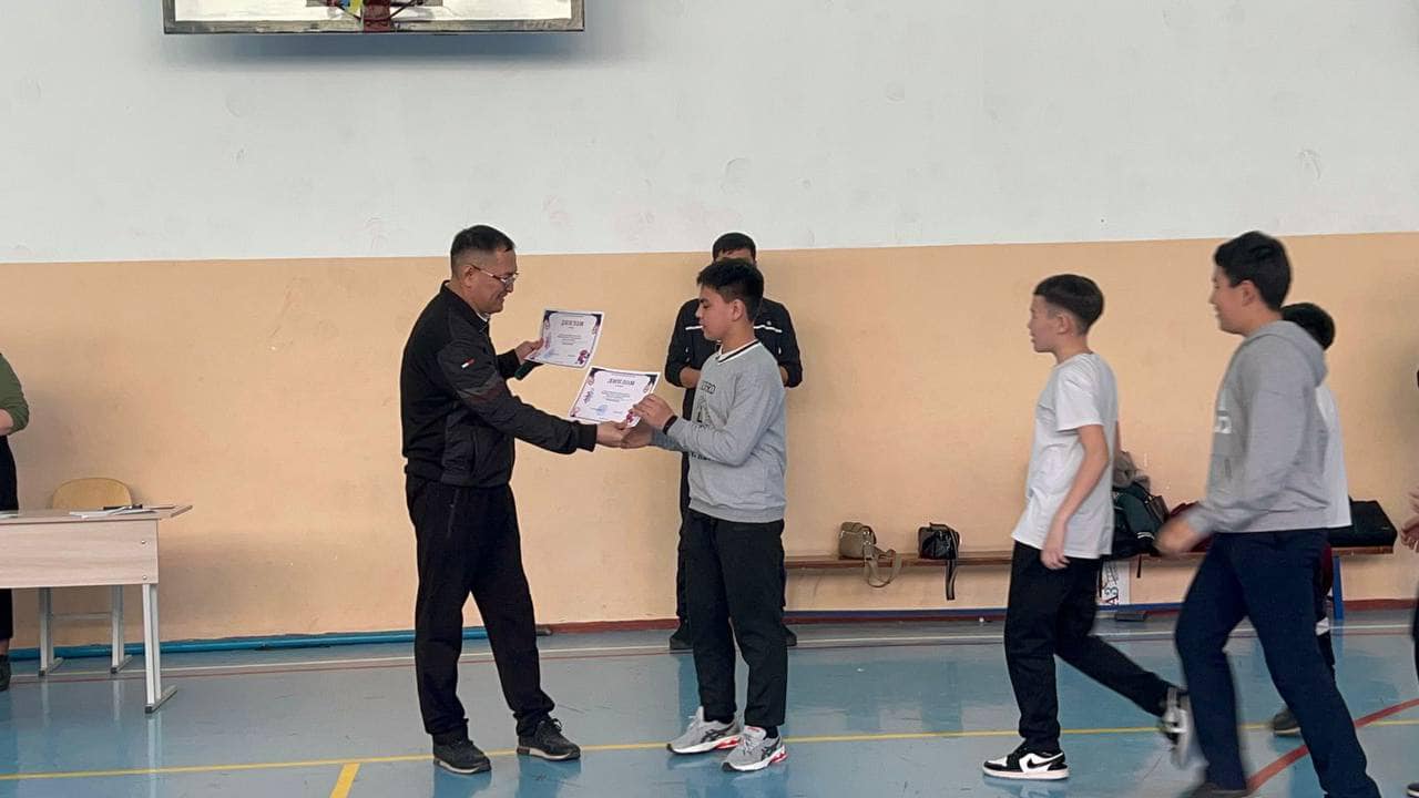 Эстафетные игры среди учащихся 7 классов